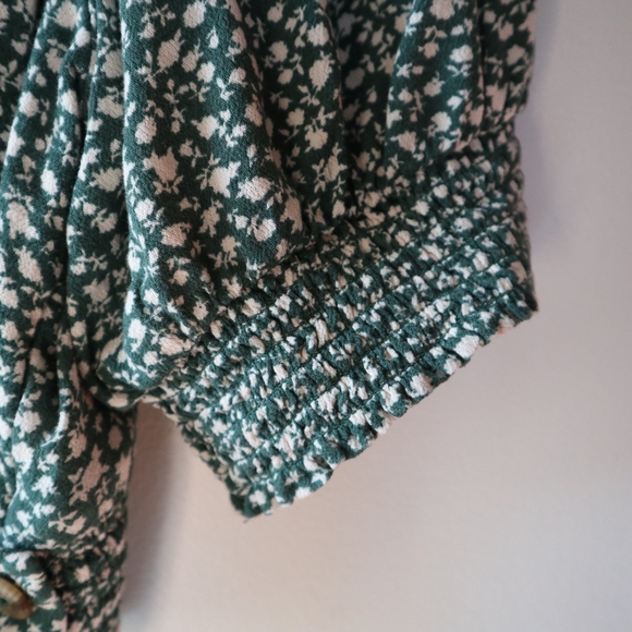 American Eagle Cottagecore Green & White Puffy Sleeves Top - Picture 6 of 8